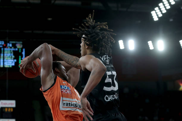 靠防守反击 靠防守反击